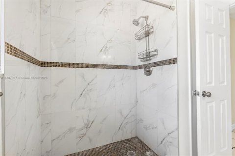 Casa en alquiler en Haverhill, Florida, 3 dormitorios, 263.29 m2 № 1933690 - foto 18