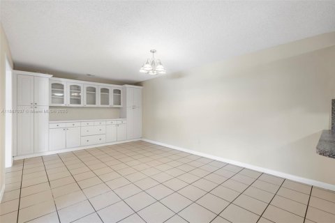 Casa en alquiler en Haverhill, Florida, 3 dormitorios, 263.29 m2 № 1933690 - foto 8