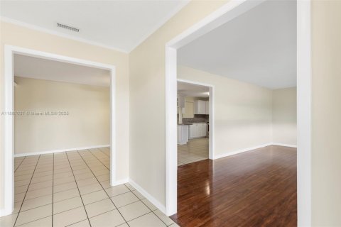 Casa en alquiler en Haverhill, Florida, 3 dormitorios, 263.29 m2 № 1933690 - foto 13