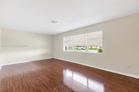 Casa en alquiler en Haverhill, Florida, 3 dormitorios, 263.29 m2 № 1933690 - foto 14