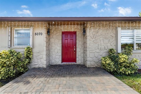 Casa en alquiler en Haverhill, Florida, 3 dormitorios, 263.29 m2 № 1933690 - foto 22