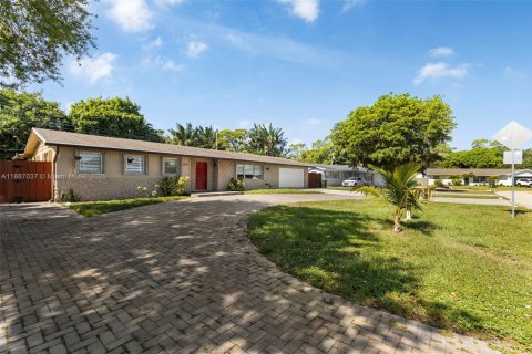 Casa en alquiler en Haverhill, Florida, 3 dormitorios, 263.29 m2 № 1933690 - foto 1