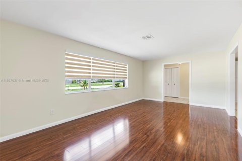 Casa en alquiler en Haverhill, Florida, 3 dormitorios, 263.29 m2 № 1933690 - foto 16