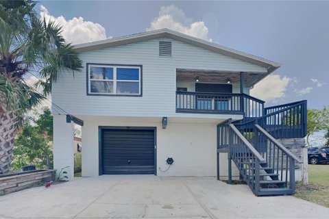 House in Hudson, Florida 4 bedrooms, 199.46 sq.m. № 1680793 - photo 1