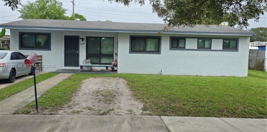 Casa en Miami Gardens, Florida 4 dormitorios, 145.95 m2 № 1987680