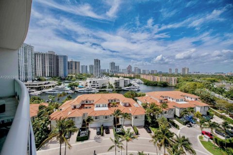 Condo in Aventura, Florida, 2 bedrooms  № 2170327 - photo 8