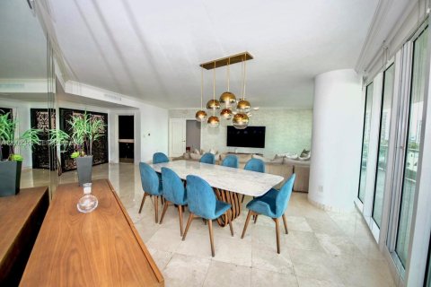 Condo in Aventura, Florida, 2 bedrooms  № 2170327 - photo 3