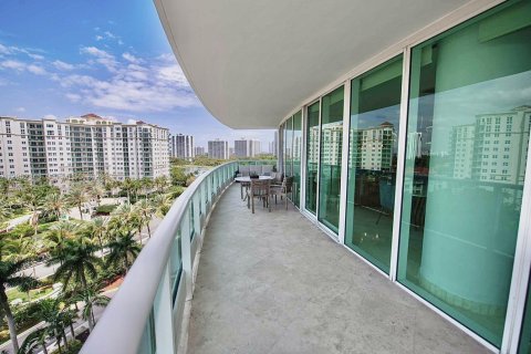 Condo in Aventura, Florida, 2 bedrooms  № 2170327 - photo 9
