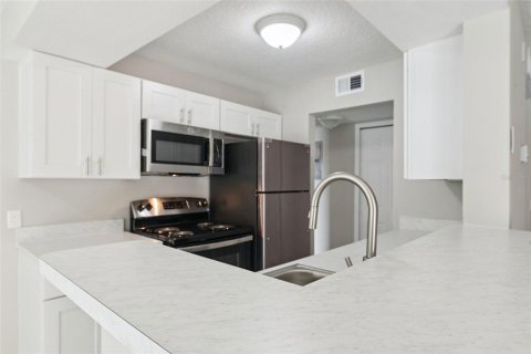 Condo in Orlando, Florida, 1 bedroom № 2239188 - photo 10