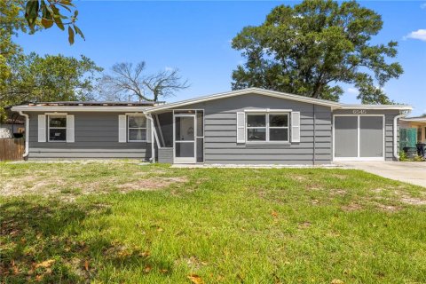 Casa en New Port Richey, Florida 4 dormitorios, 114.83 m2 № 2131332