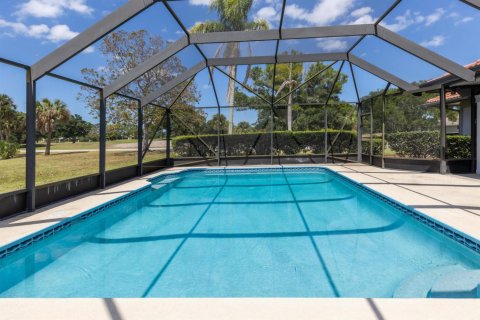 House in Fort Pierce, Florida 3 bedrooms, 347.18 sq.m. № 1139272 - photo 1