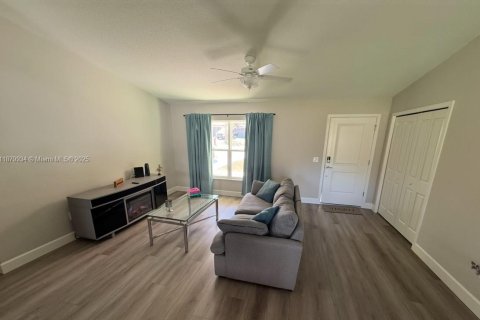 House in Ocala, Florida 3 bedrooms № 1921864 - photo 7