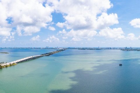 Apartment in Miami, Florida 3 bedrooms, 141.77 sq.m. № 2074931 - photo 12
