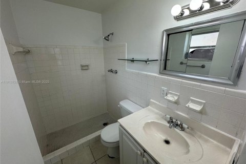Villa ou maison à louer à Hialeah, Floride: 2 chambres, 97.55 m2 № 1966403 - photo 6