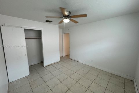 Villa ou maison à louer à Hialeah, Floride: 2 chambres, 97.55 m2 № 1966403 - photo 8