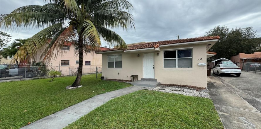 Villa ou maison à Hialeah, Floride 2 chambres, 97.55 m2 № 1966403