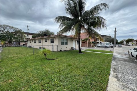 Villa ou maison à louer à Hialeah, Floride: 2 chambres, 97.55 m2 № 1966403 - photo 11