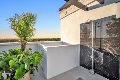Copropriété à louer à Coral Gables, Floride: 2 chambres № 2152873 - photo 25