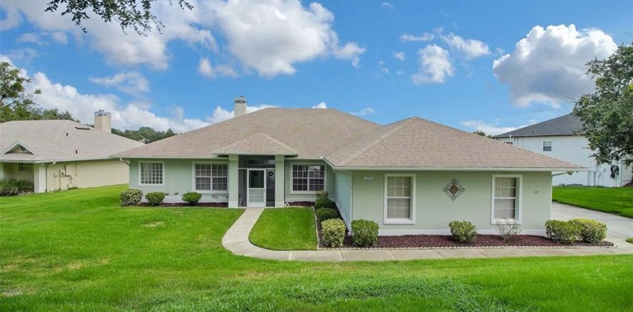 Villa ou maison à Clermont, Floride 3 chambres, 192.68 m2 № 1911018