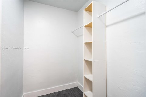 Apartment in Miami Beach, Florida 46.45 sq.m. № 2401355 - photo 10