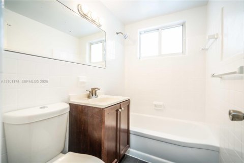 Apartment in Miami Beach, Florida 46.45 sq.m. № 2401355 - photo 11