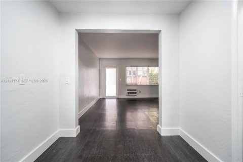 Apartment in Miami Beach, Florida 46.45 sq.m. № 2401355 - photo 7