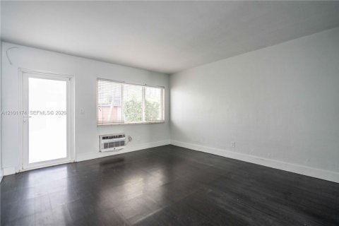Apartment in Miami Beach, Florida 46.45 sq.m. № 2401355 - photo 2