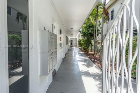 Apartment in Miami Beach, Florida 46.45 sq.m. № 2401355 - photo 12