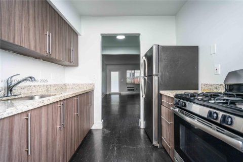 Apartment in Miami Beach, Florida 46.45 sq.m. № 2401355 - photo 9