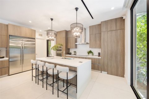 House in Miami, Florida 4 bedrooms, 272.58 sq.m. № 1851963 - photo 10