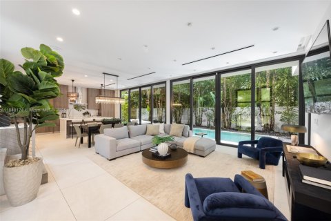House in Miami, Florida 4 bedrooms, 272.58 sq.m. № 1851963 - photo 7