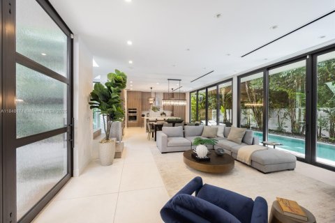House in Miami, Florida 4 bedrooms, 272.58 sq.m. № 1851963 - photo 6