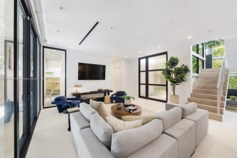 House in Miami, Florida 4 bedrooms, 272.58 sq.m. № 1851963 - photo 17