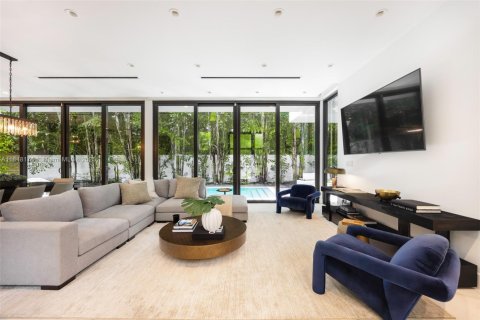 House in Miami, Florida 4 bedrooms, 272.58 sq.m. № 1851963 - photo 15