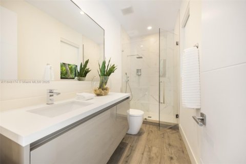 House in Miami, Florida 4 bedrooms, 272.58 sq.m. № 1851963 - photo 25