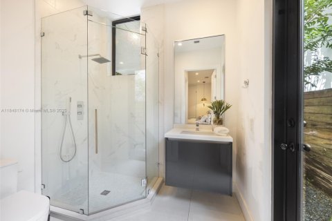 House in Miami, Florida 4 bedrooms, 272.58 sq.m. № 1851963 - photo 29