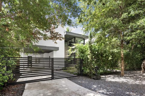 House in Miami, Florida 4 bedrooms, 272.58 sq.m. № 1851963 - photo 2