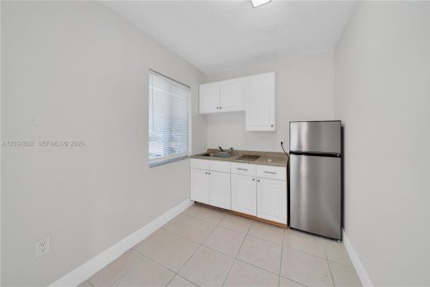 Commercial property in Miami, Florida 2 bedrooms, 155.33 sq.m. № 2086962
