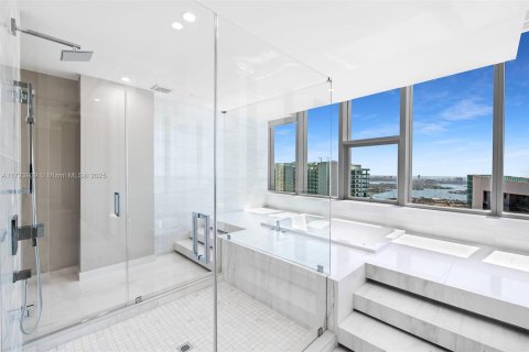 Купить кондоминиум в Майами, Флорида 5 спален, 605.07м2, № 2035460 - фото 16