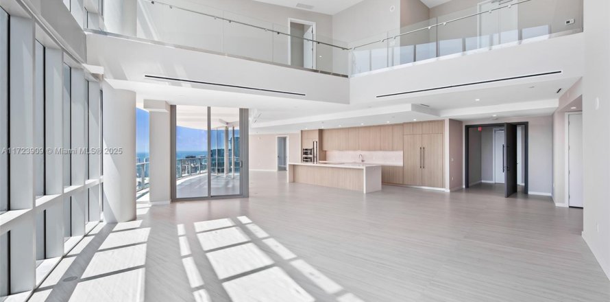 Кондоминиум с 5 спальнями в Майами, Флорида № 2035460