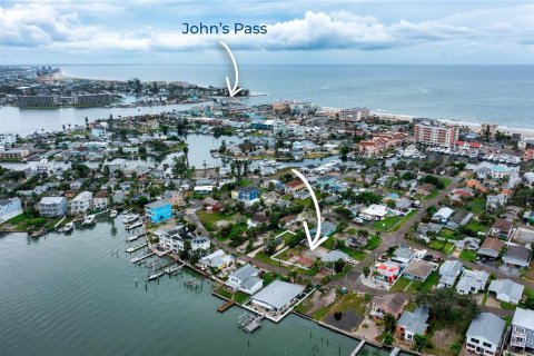Terreno en venta en Madeira Beach, Florida № 1912985 - foto 1