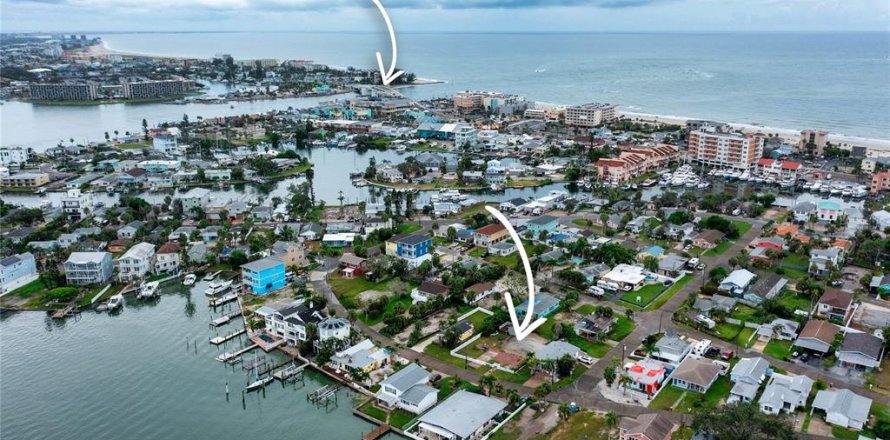 Terreno en Madeira Beach, Florida № 1912985