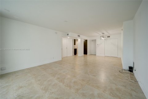 Condo in Sunny Isles Beach, Florida, 2 bedrooms  № 1953460 - photo 22