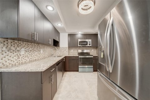 Condo in Sunny Isles Beach, Florida, 2 bedrooms  № 1953460 - photo 23