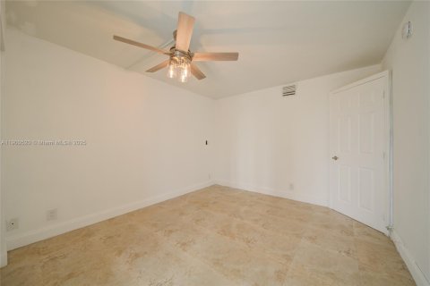 Condo in Sunny Isles Beach, Florida, 2 bedrooms  № 1953460 - photo 21