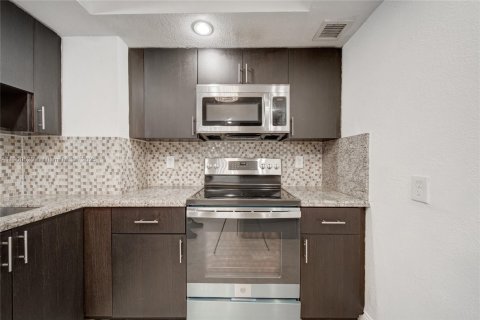 Condo in Sunny Isles Beach, Florida, 2 bedrooms  № 1953460 - photo 25