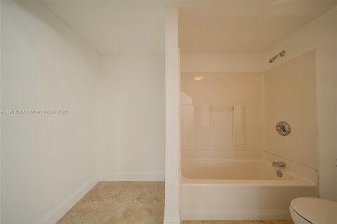 Condo in Sunny Isles Beach, Florida, 2 bedrooms  № 1953460 - photo 16