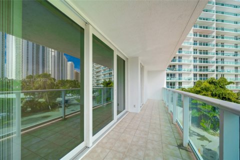 Condo in Sunny Isles Beach, Florida, 2 bedrooms  № 1953460 - photo 28