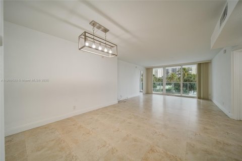 Condo in Sunny Isles Beach, Florida, 2 bedrooms  № 1953460 - photo 3