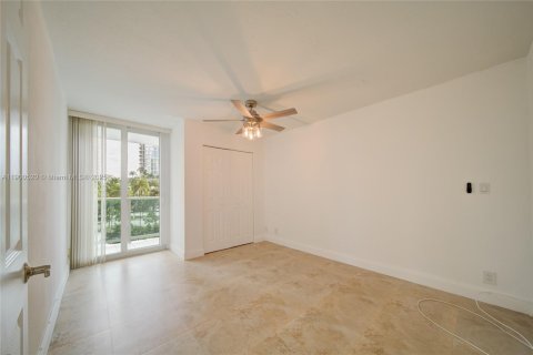 Condo in Sunny Isles Beach, Florida, 2 bedrooms  № 1953460 - photo 19